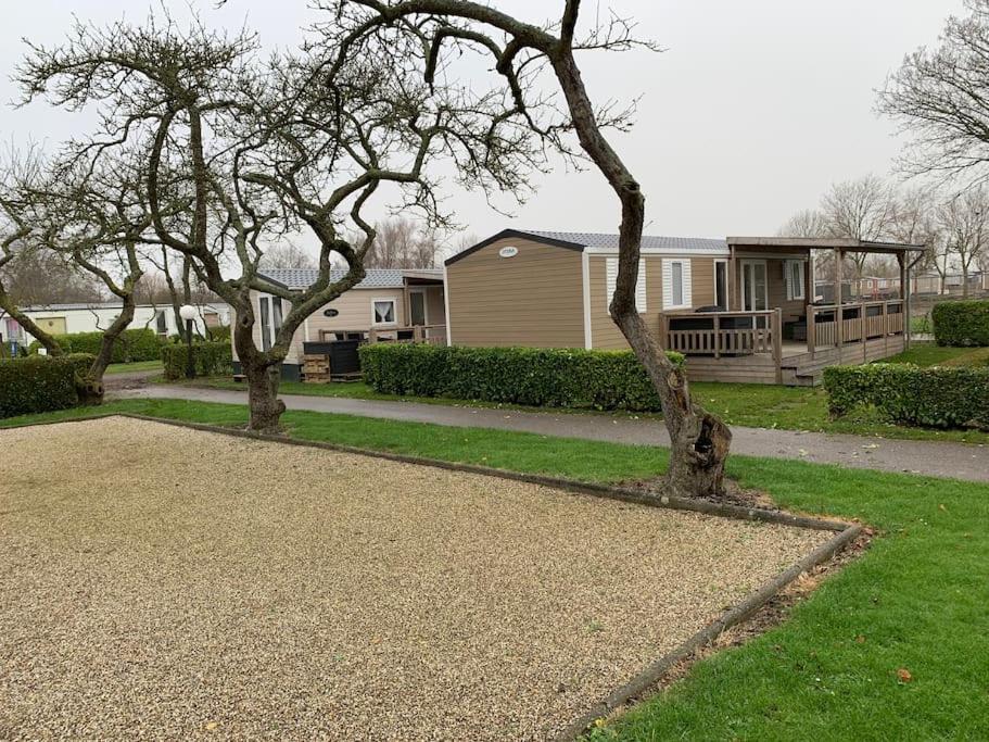 Gezellig Chalet In Het Mooie Zeeland - Oostkapelle Eksteriør bilde